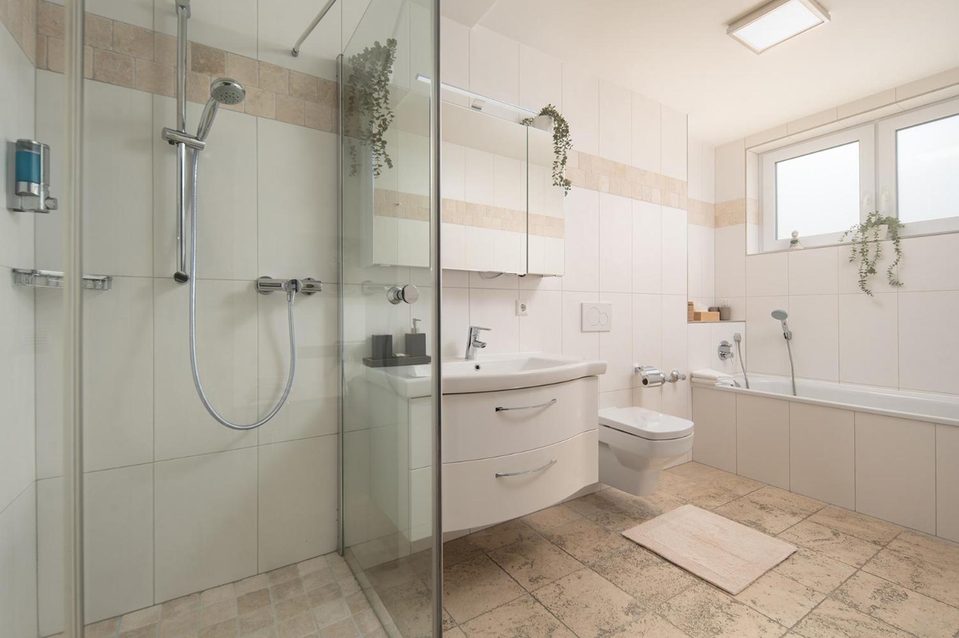 Hotel Vier Jahreszeiten Therme & Kliniken Bad Krozingen Naehe Freiburg & Schwarzwald Ideal Fuer Wellness Kur & Business Ausfluege 24H Check In- Wlan & Parken Gratis 외부 사진