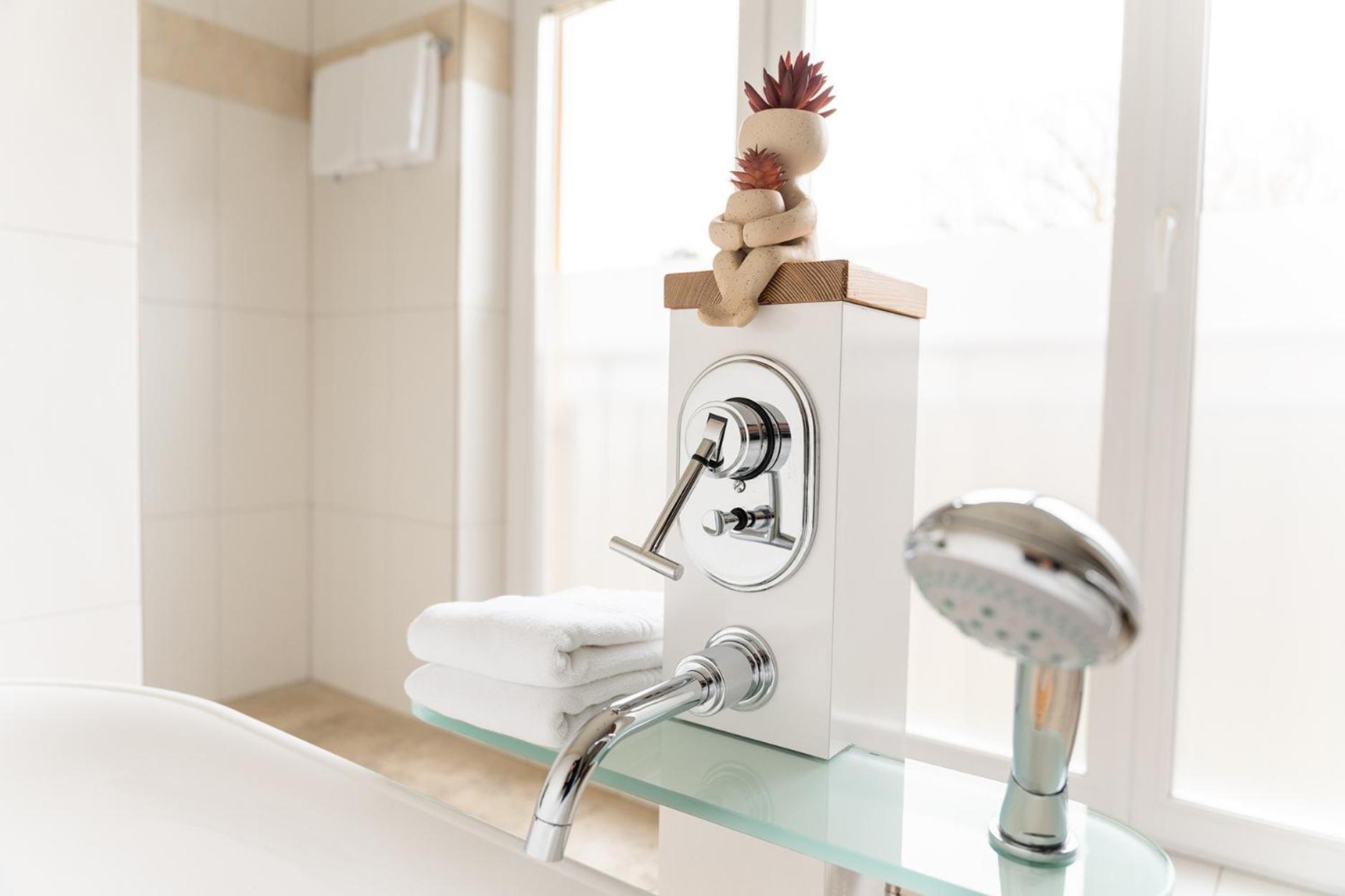 Hotel Vier Jahreszeiten Therme & Kliniken Bad Krozingen Naehe Freiburg & Schwarzwald Ideal Fuer Wellness Kur & Business Ausfluege 24H Check In- Wlan & Parken Gratis 외부 사진